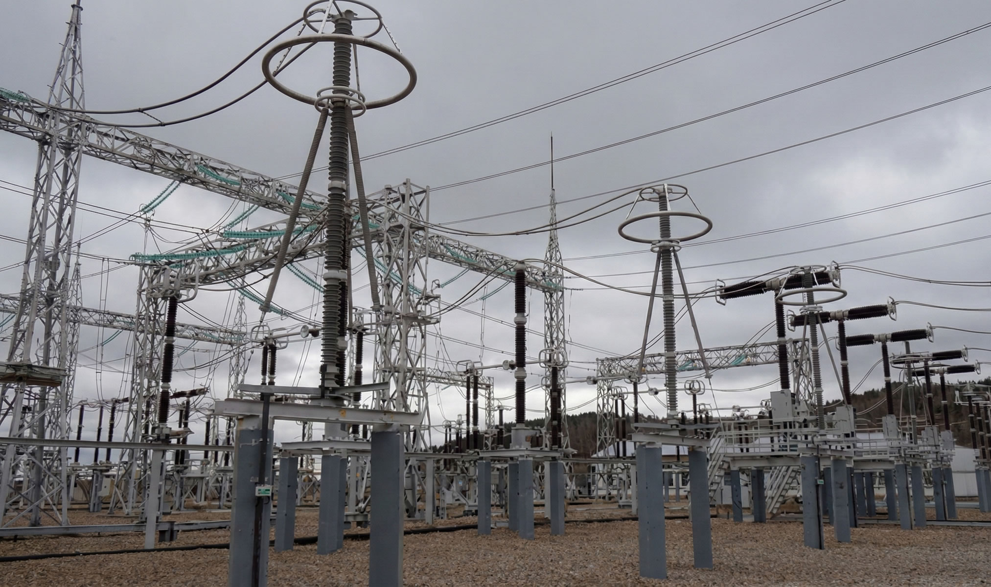 Como os Para-raios protegem o coração do sistema elétrico