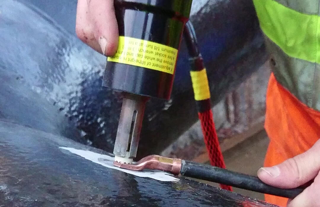 Processo de PinBrazing Hitel em trilho ferroviário com baixa temperatura