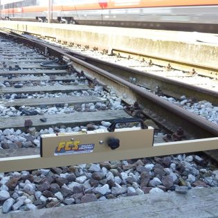 DISPOSITIVO DE MEDIÇÃO DE BITOLA E SUPERELEVAÇÃO