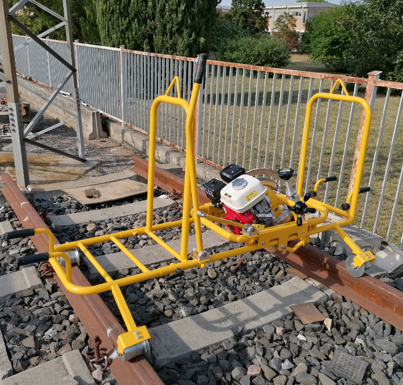 Esmerilhamento preventivo de trilhos em ferrovia moderna